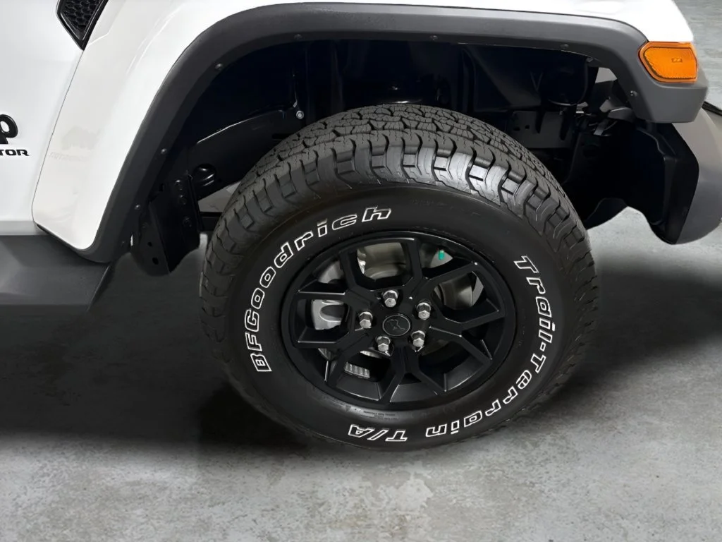 Used 2025 White Jeep High Tide image 39