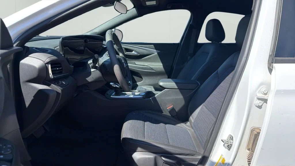 Used 2026 White Buick Preferred image 9
