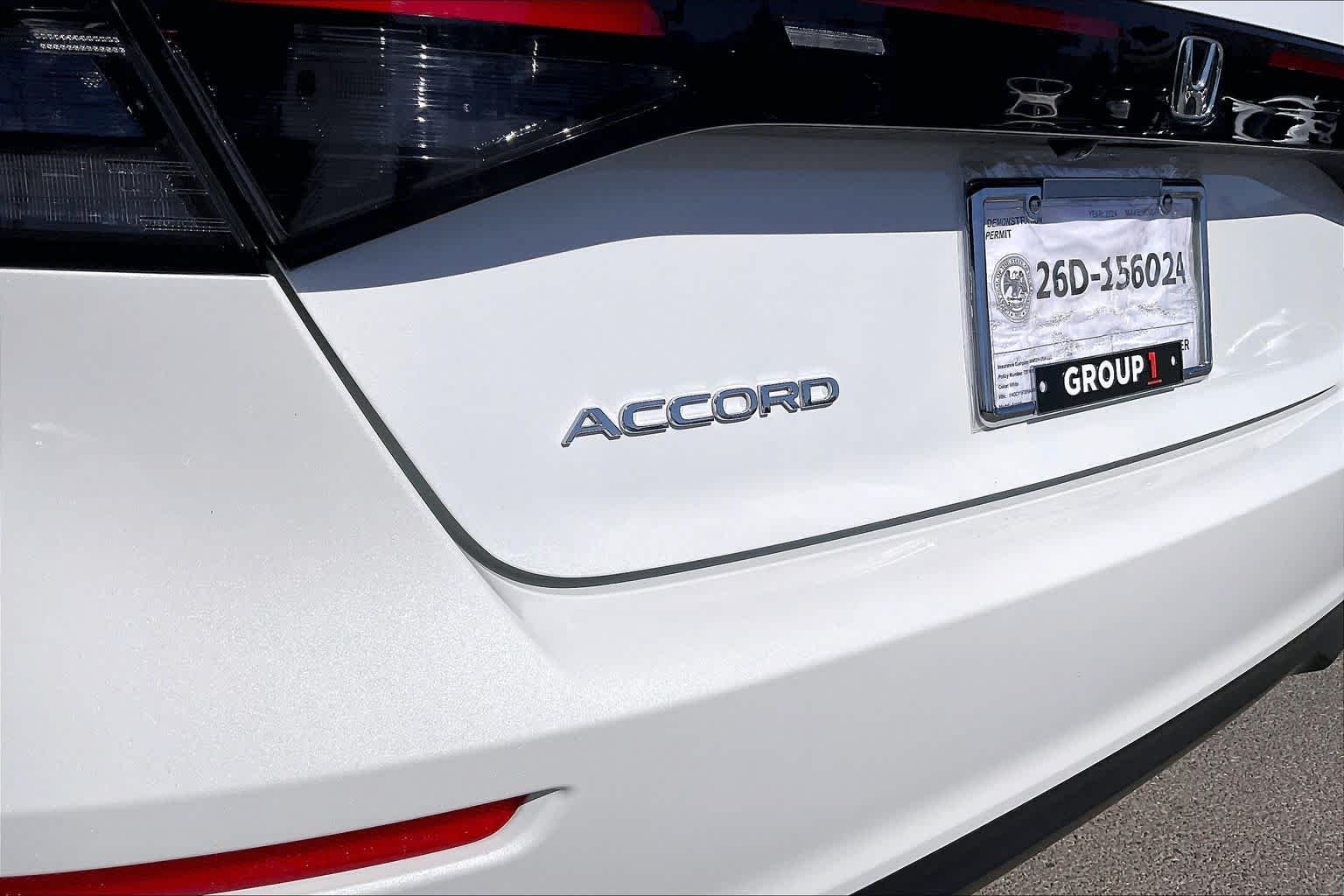 Used 2024 Platinum White Pearl Honda EX image 29