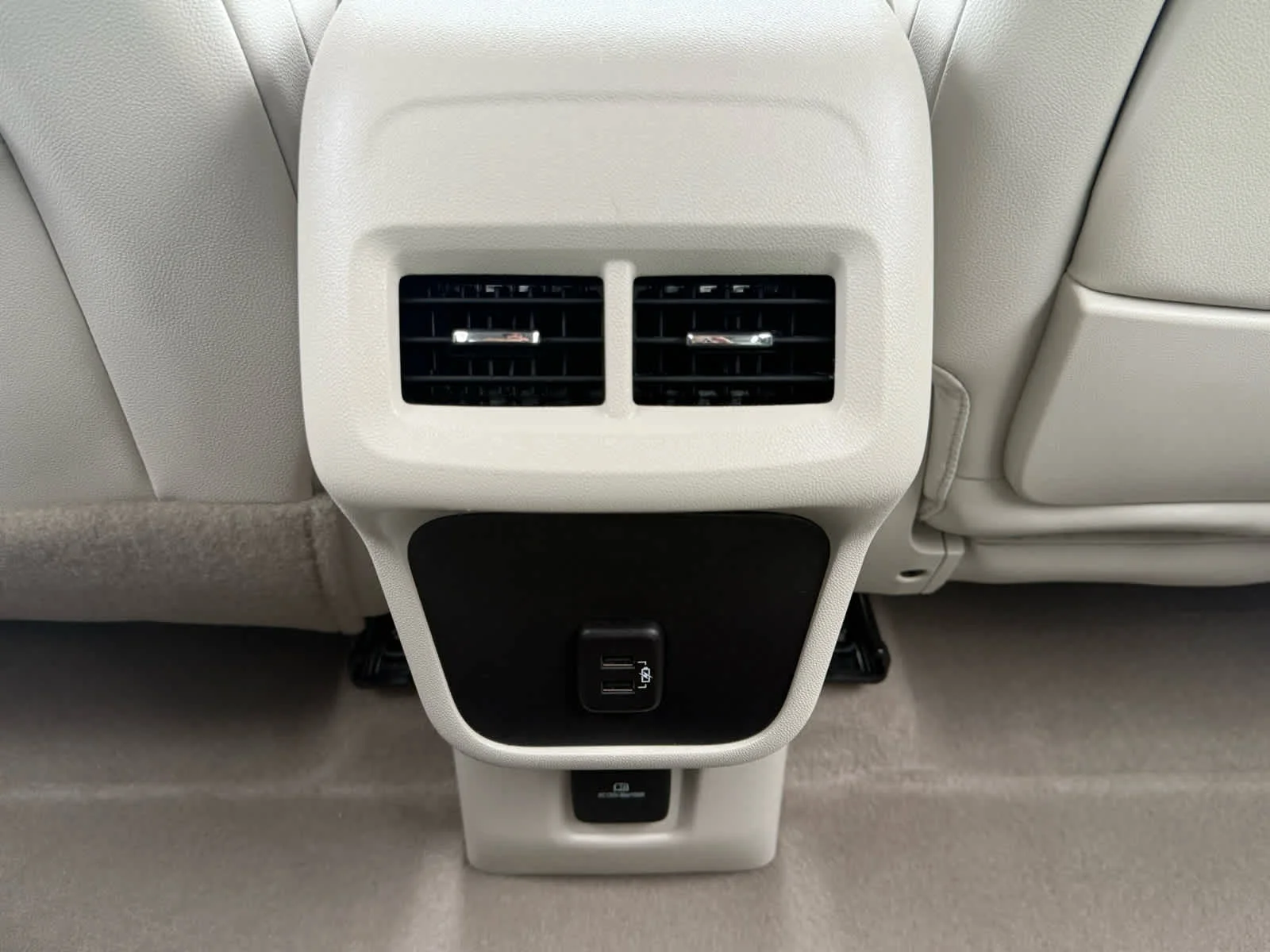Used 2023 White Frost Tricoat GMC Denali image 29