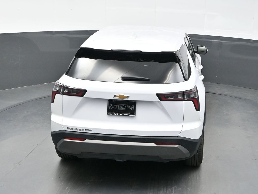Used 2025 White Chevrolet LT image 38