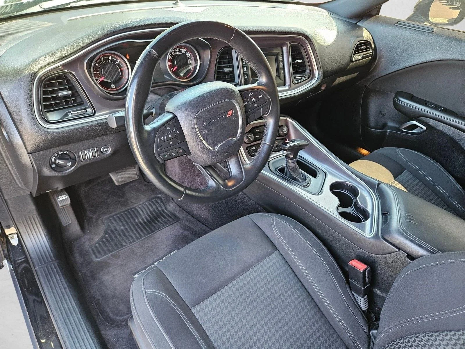 Used 2017 Pitch Black Clearcoat Dodge R/T image 11