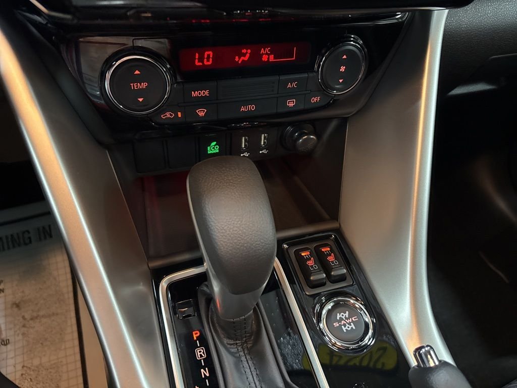 2024 Mitsubishi Eclipse Cross LE - Photo 32