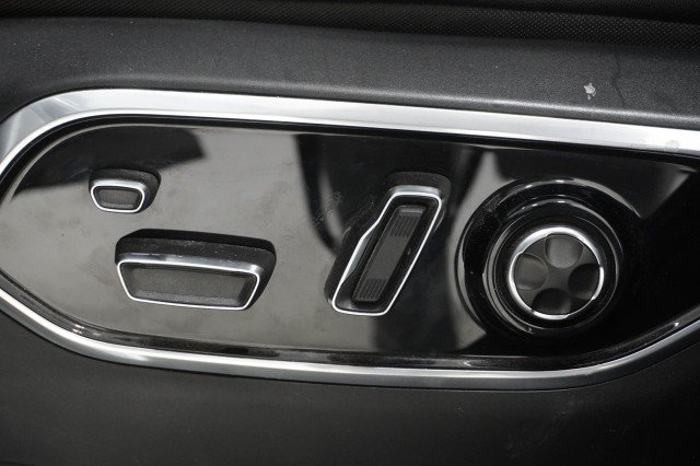 Used 2023 Diamond Black Crystal Pearlcoat Jeep Overland image 18