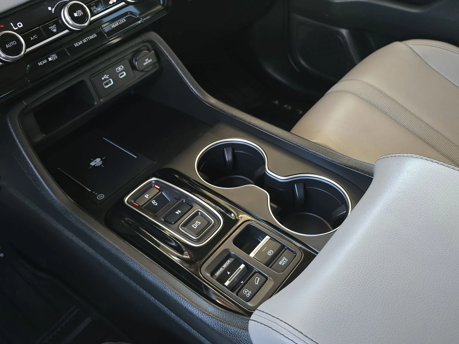 2025 Honda Pilot Touring - Photo 25