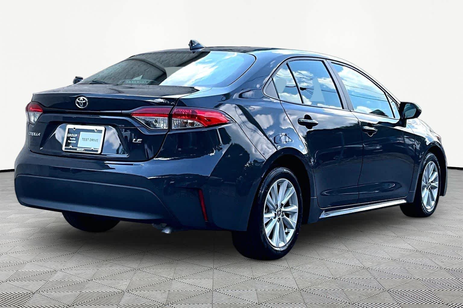 Used 2023 Underground Toyota LE image 13