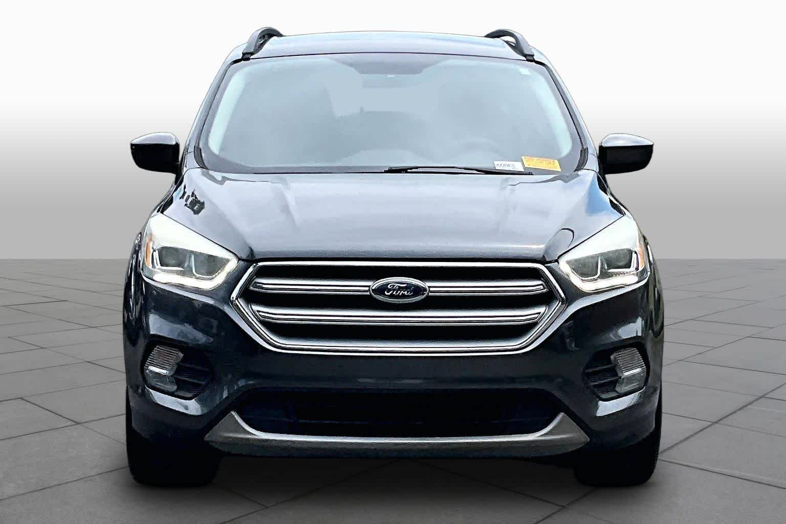Used 2017 Magnetic Ford SE image 4