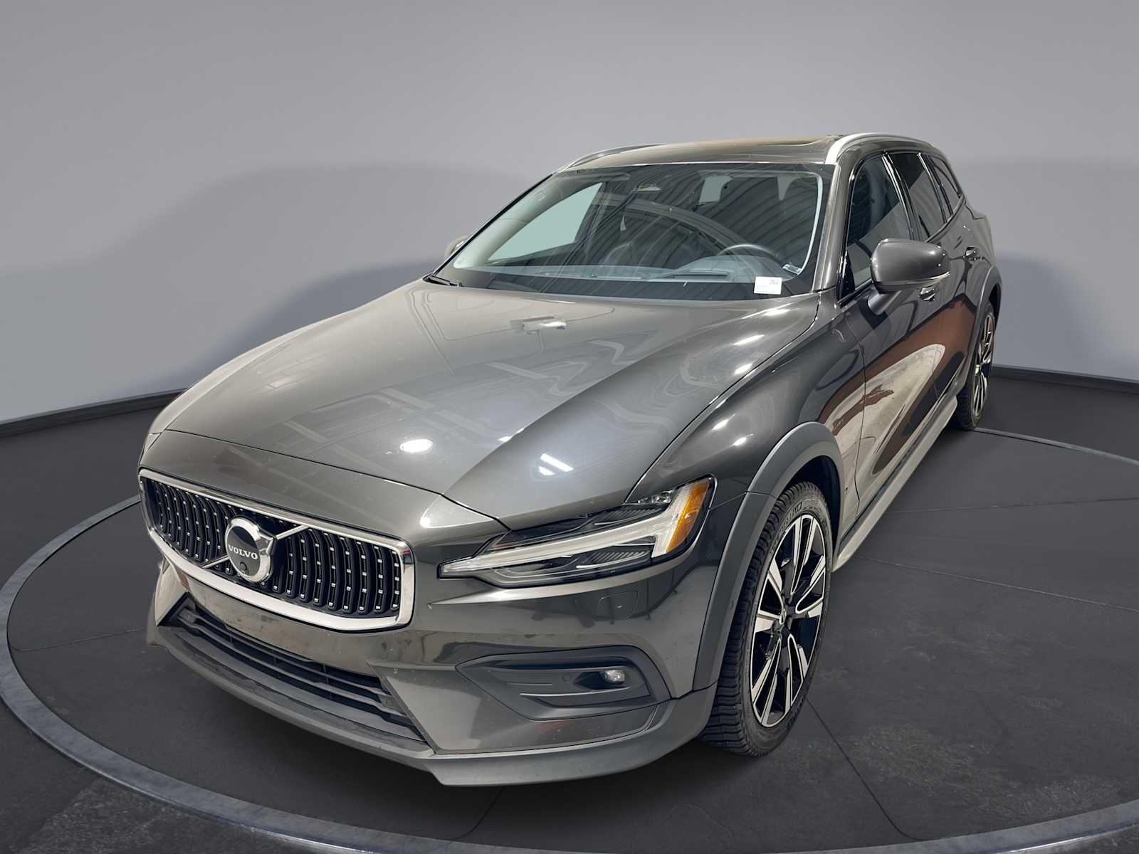 Used 2023 Gray Volvo Ultimate image 1