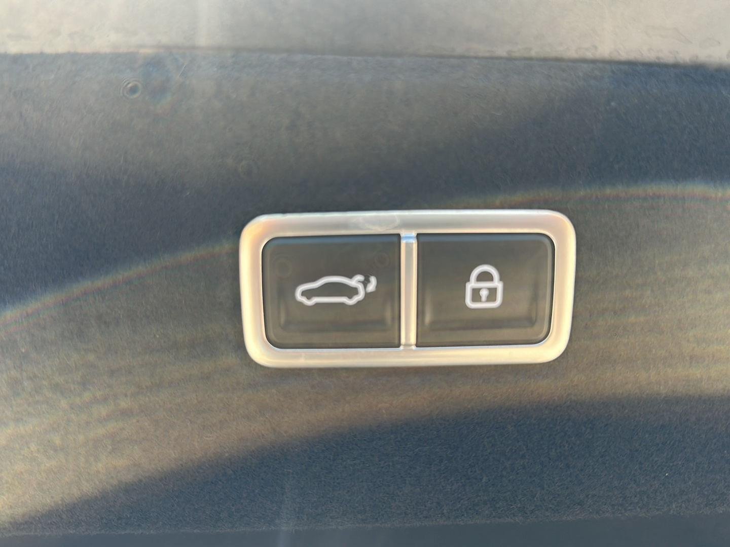 Used 2024 BLACK HYUNDAI SE image 16