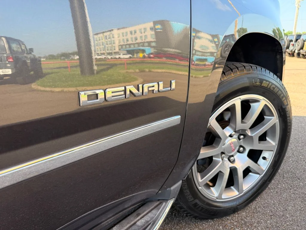 Used 2017 Iridium Metallic GMC Denali image 27