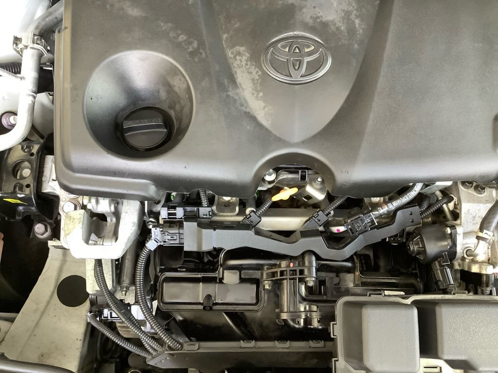 Used 2024 White Toyota XLE image 21