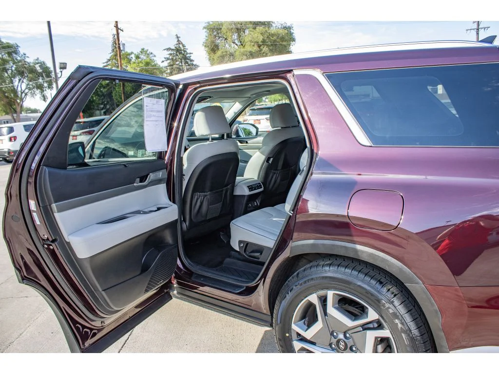 Used 2024 Sierra Burgundy Hyundai SEL 7P image 15
