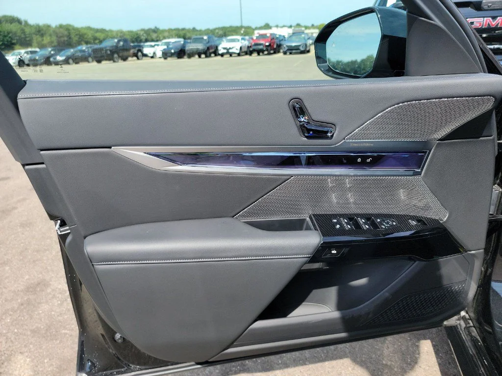 Used 2025 Black BMW 740i xDrive image 15