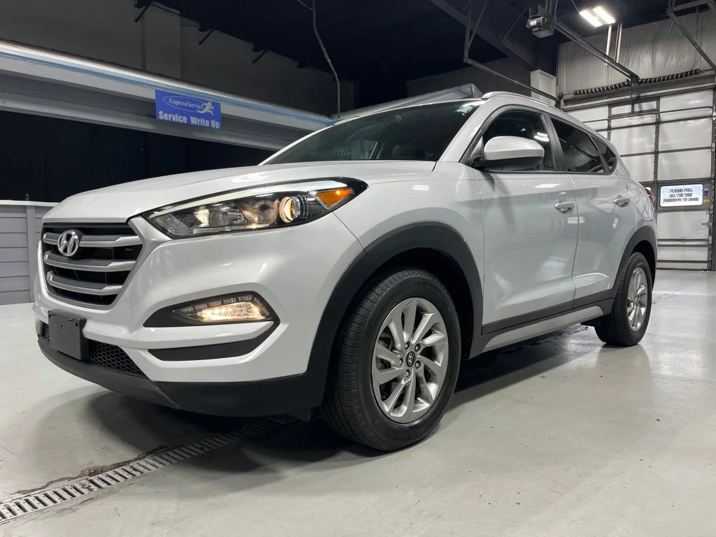 Used 2018 Molten Silver Hyundai SEL image 3