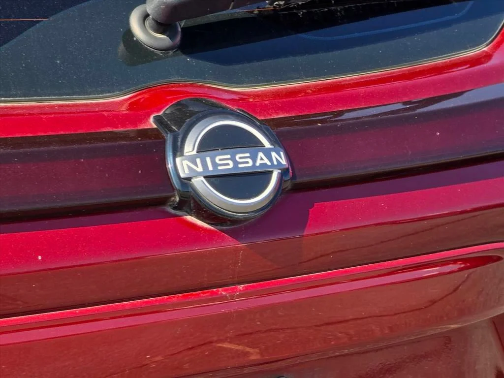 Used 2023 Red Nissan SR image 13