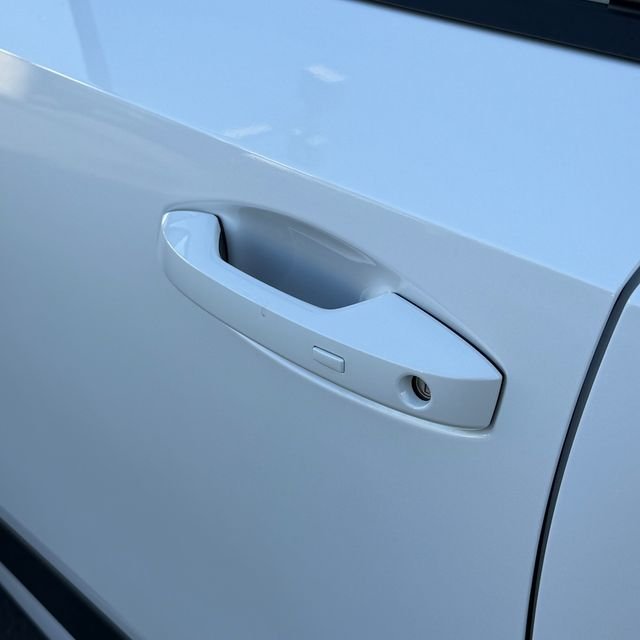 New 2026 Aspen White TriCoat / Super Black Two-tone Nissan SV image 12