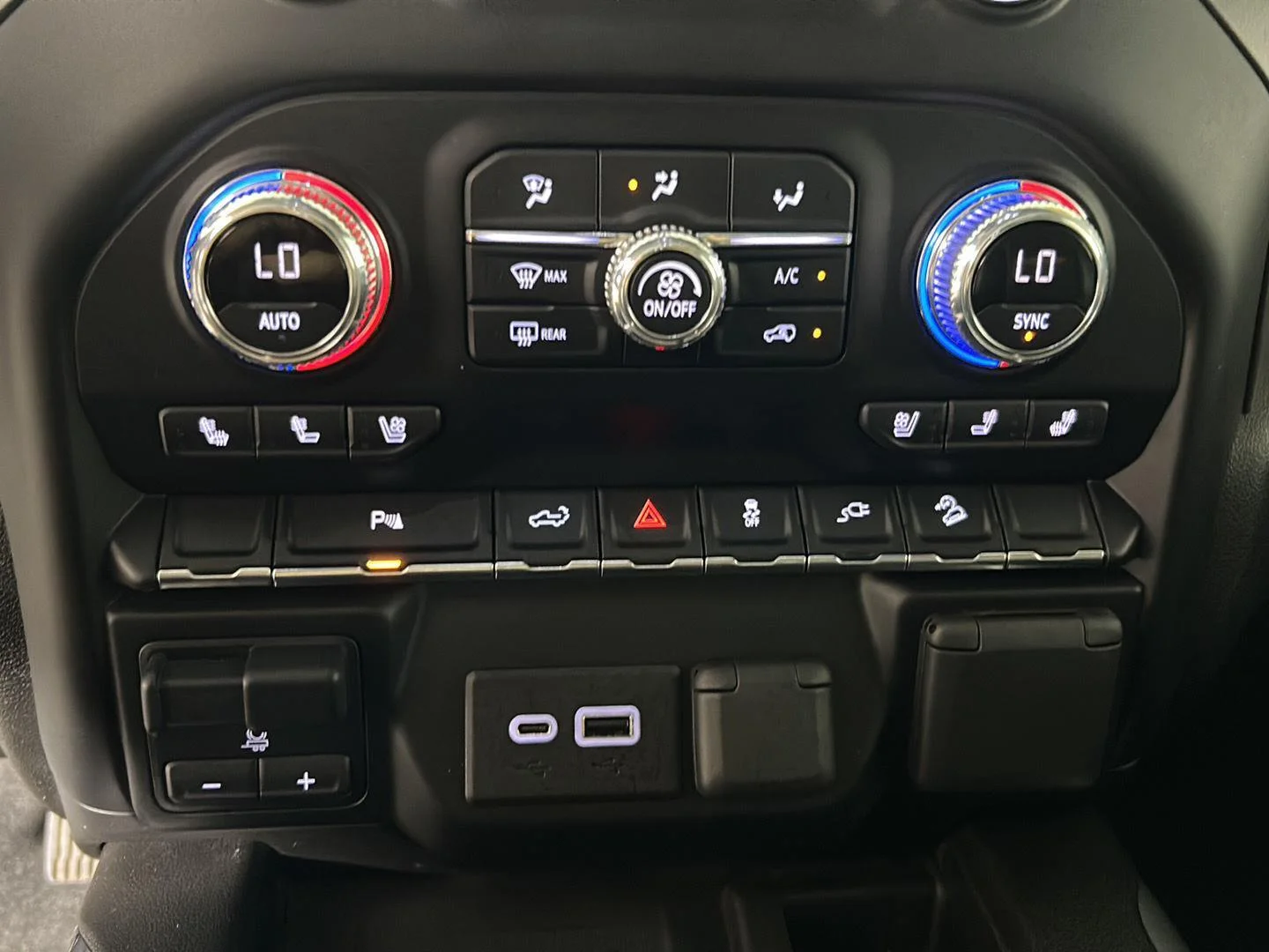 Used 2021 Summit White GMC AT4 image 21