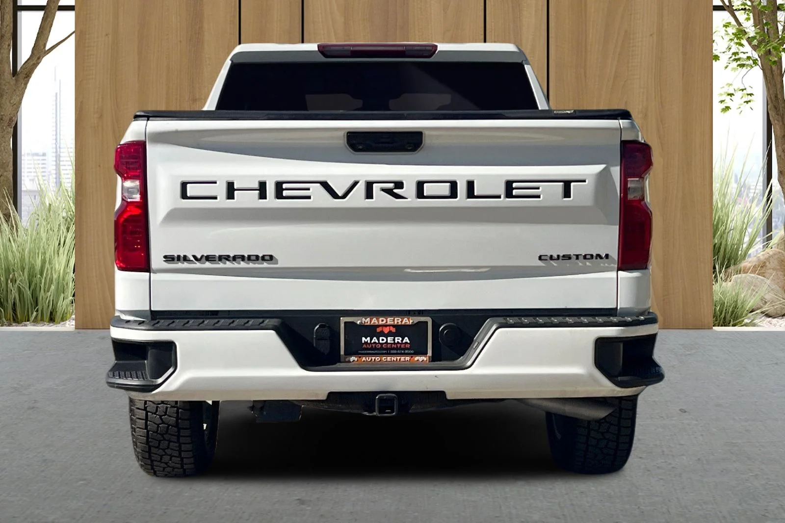 Used 2023 White Chevrolet Custom image 5