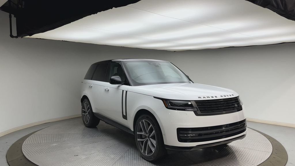 New 2026 Fuji White Land Rover SE image 8