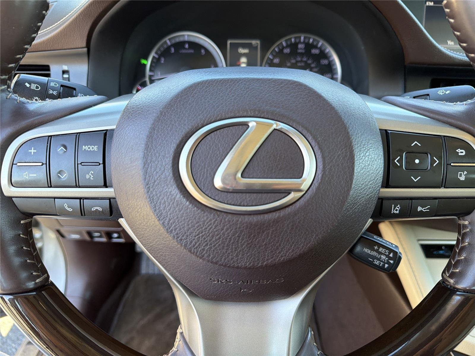 Used 2018  LEXUS  image 12