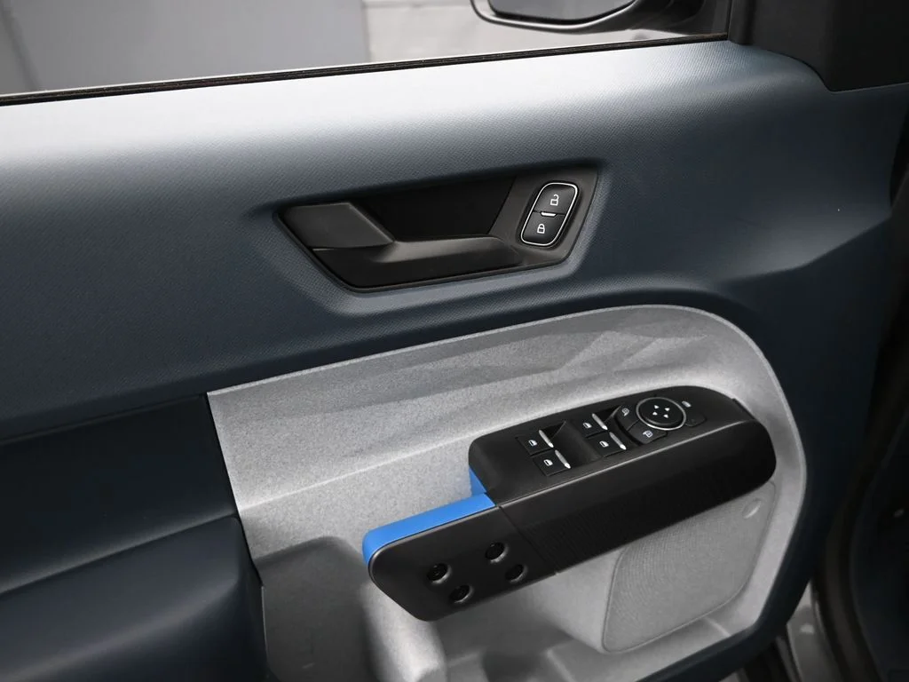 New 2026 Carbonized Gray Metallic Ford XLT image 9