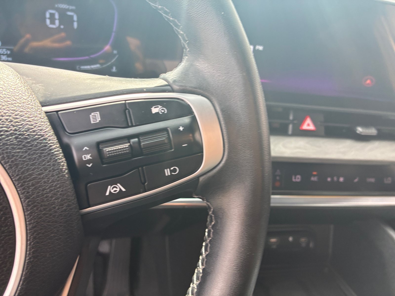 Used 2024 Glacial White Pearl Kia X-Line image 12