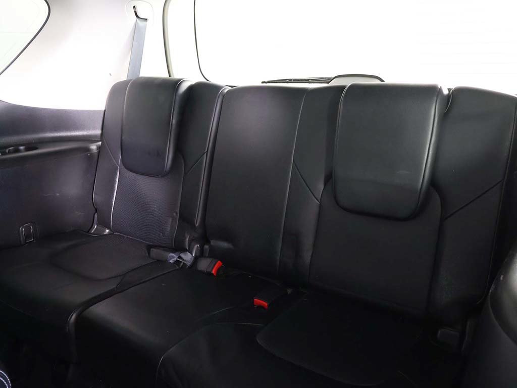 Used 2019 White Nissan SL image 34