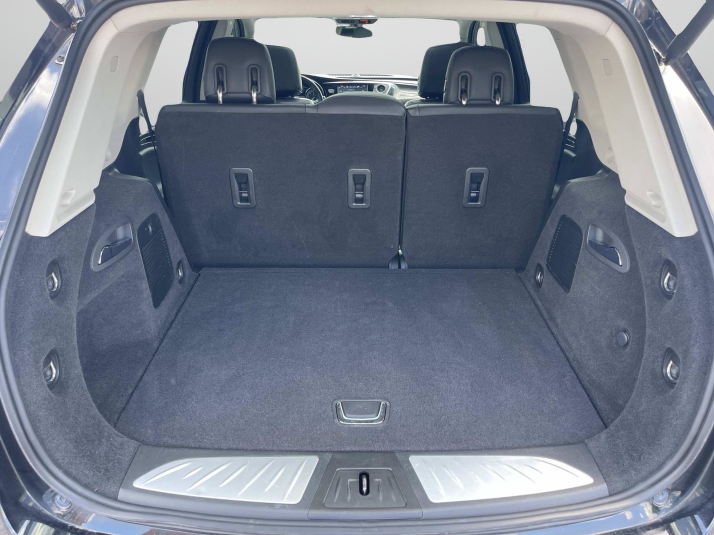 Used 2020 Ebony Twilight Metallic Buick Essence image 9