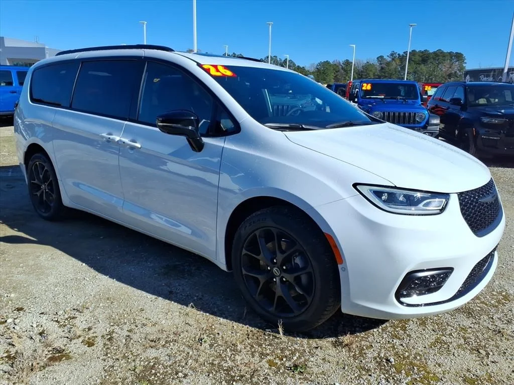 2026 Chrysler Pacifica Limited AWD's photo