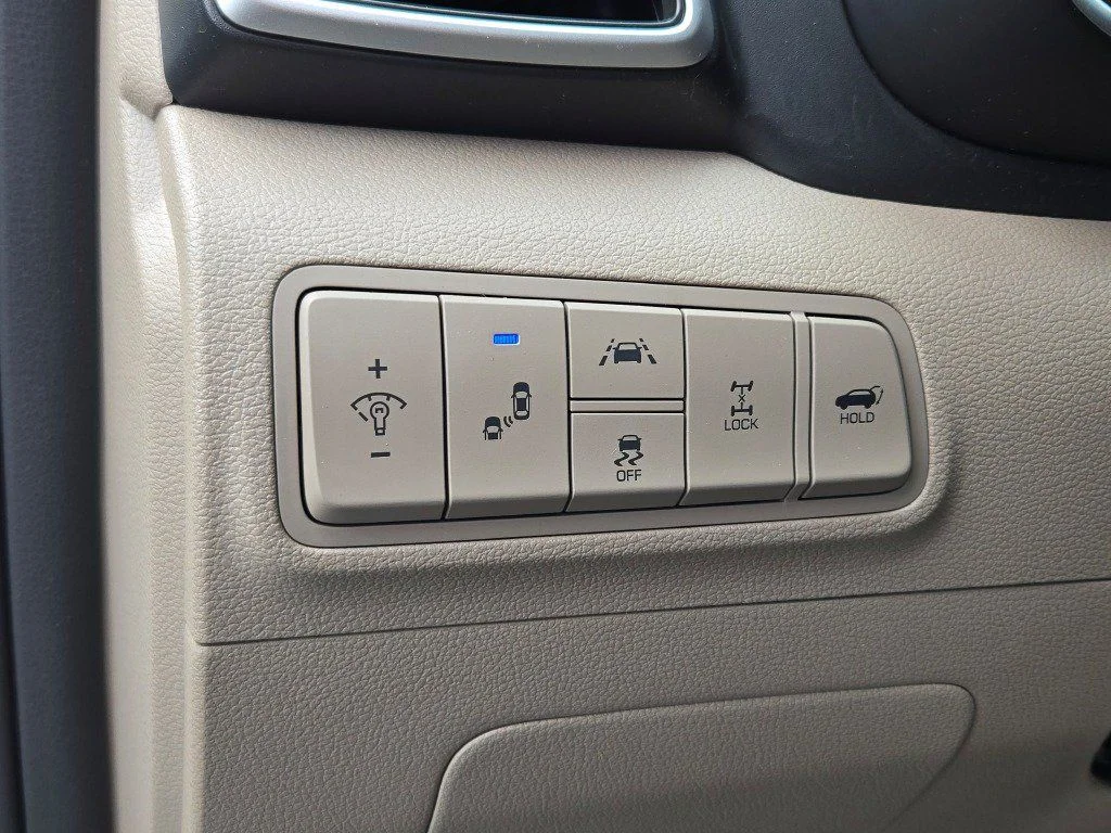 Used 2019 White Hyundai Ultimate image 26