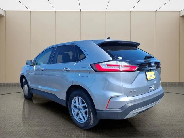 Used 2022 Silver Ford SEL image 13