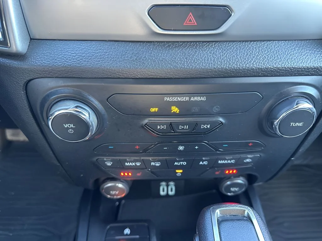 Used 2019 White Ford XLT image 17