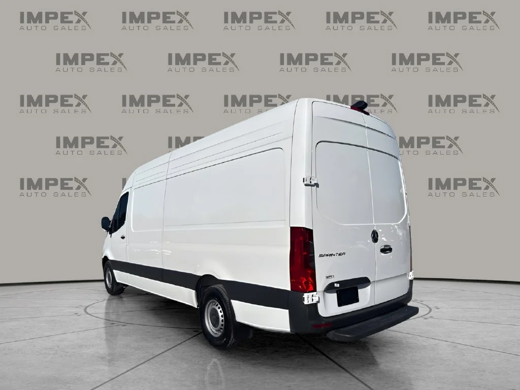 Used 2025 White Mercedes-Benz Cargo 170 WB image 3