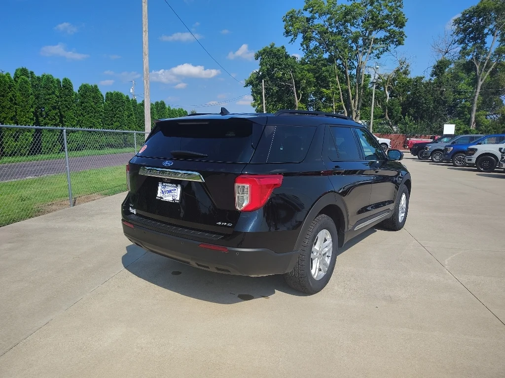 Used 2024 Agate Black Metallic Ford XLT image 4