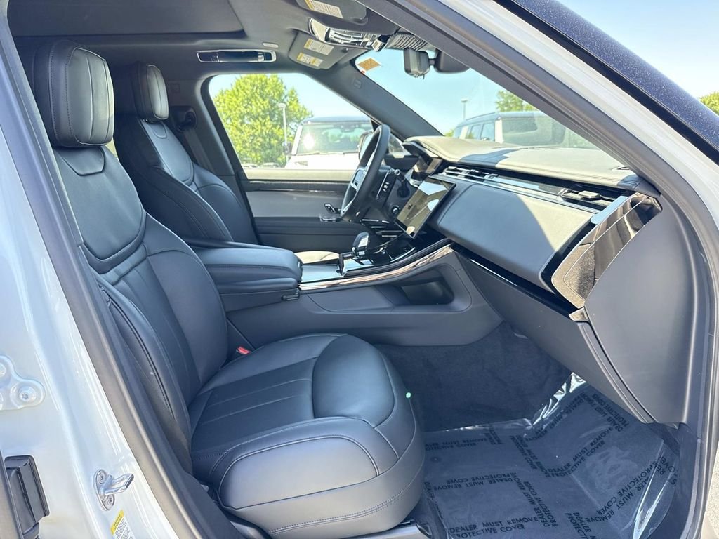 New 2026 Fuji White Land Rover Dynamic SE image 13