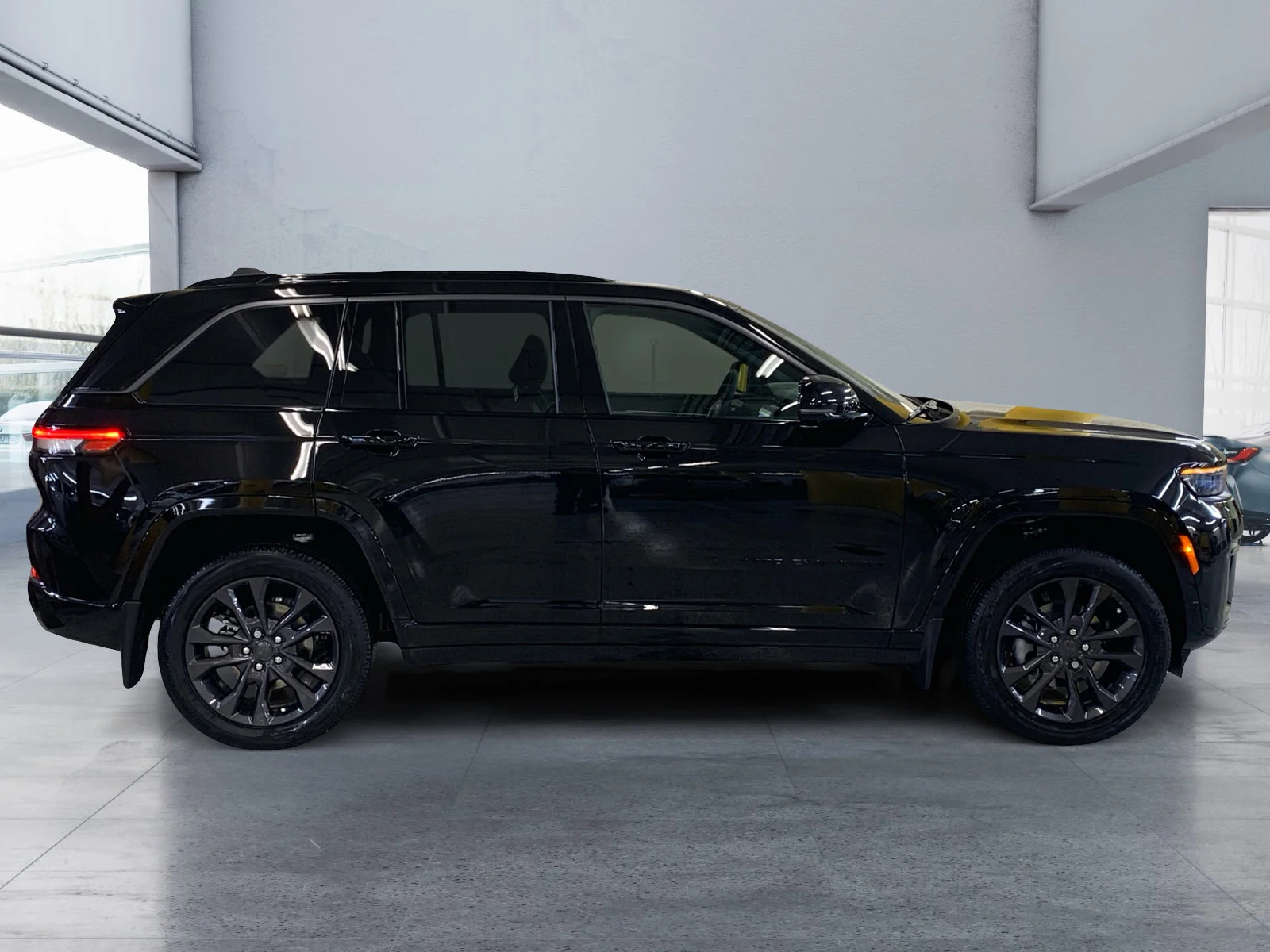 New 2026 Diamond Black Crystal Pearl Jeep Limited Reserve image 6