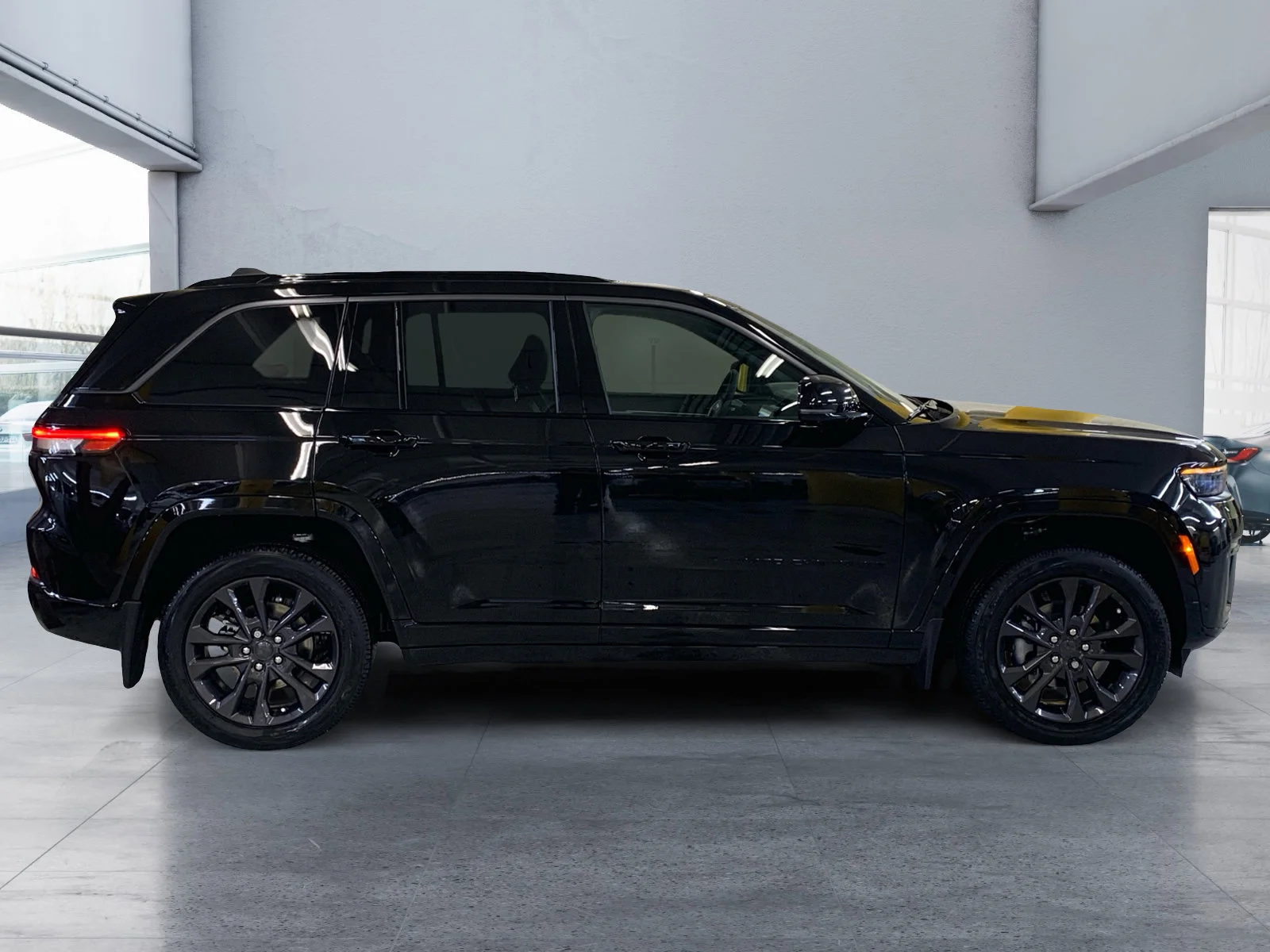 New 2026 Diamond Black Crystal Pearl Jeep Limited Reserve image 6
