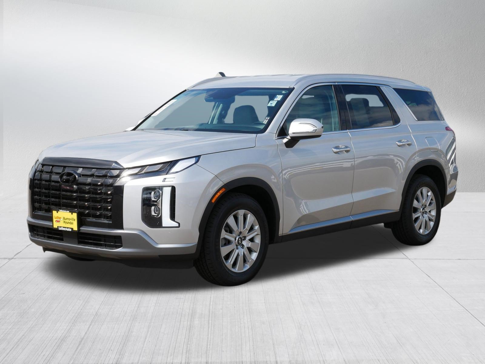 Used 2024 Typhoon Silver Hyundai SEL 7P image 3