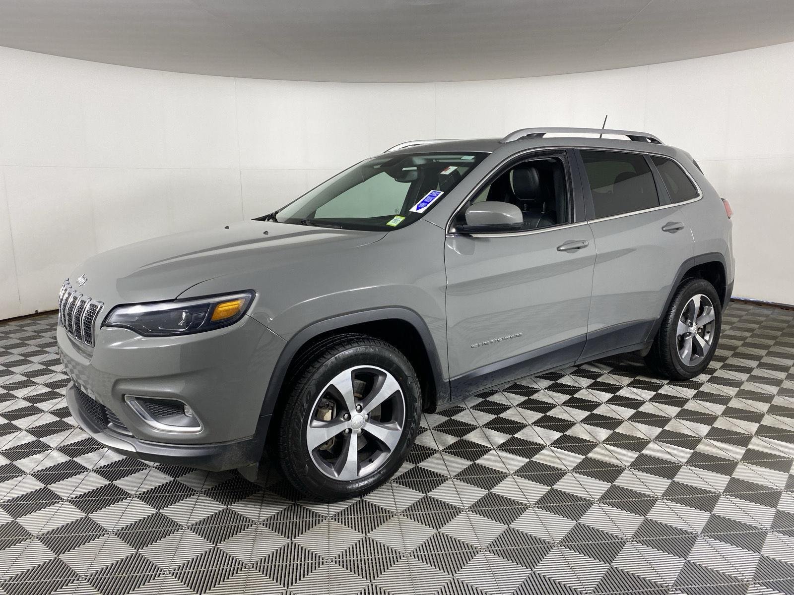 Used 2019 Sting-Gray Clearcoat Jeep Limited image 12