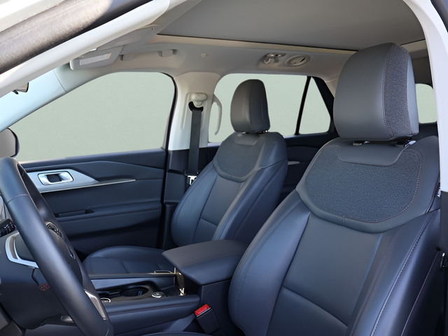 Used 2025 White Metallic Ford Active image 13