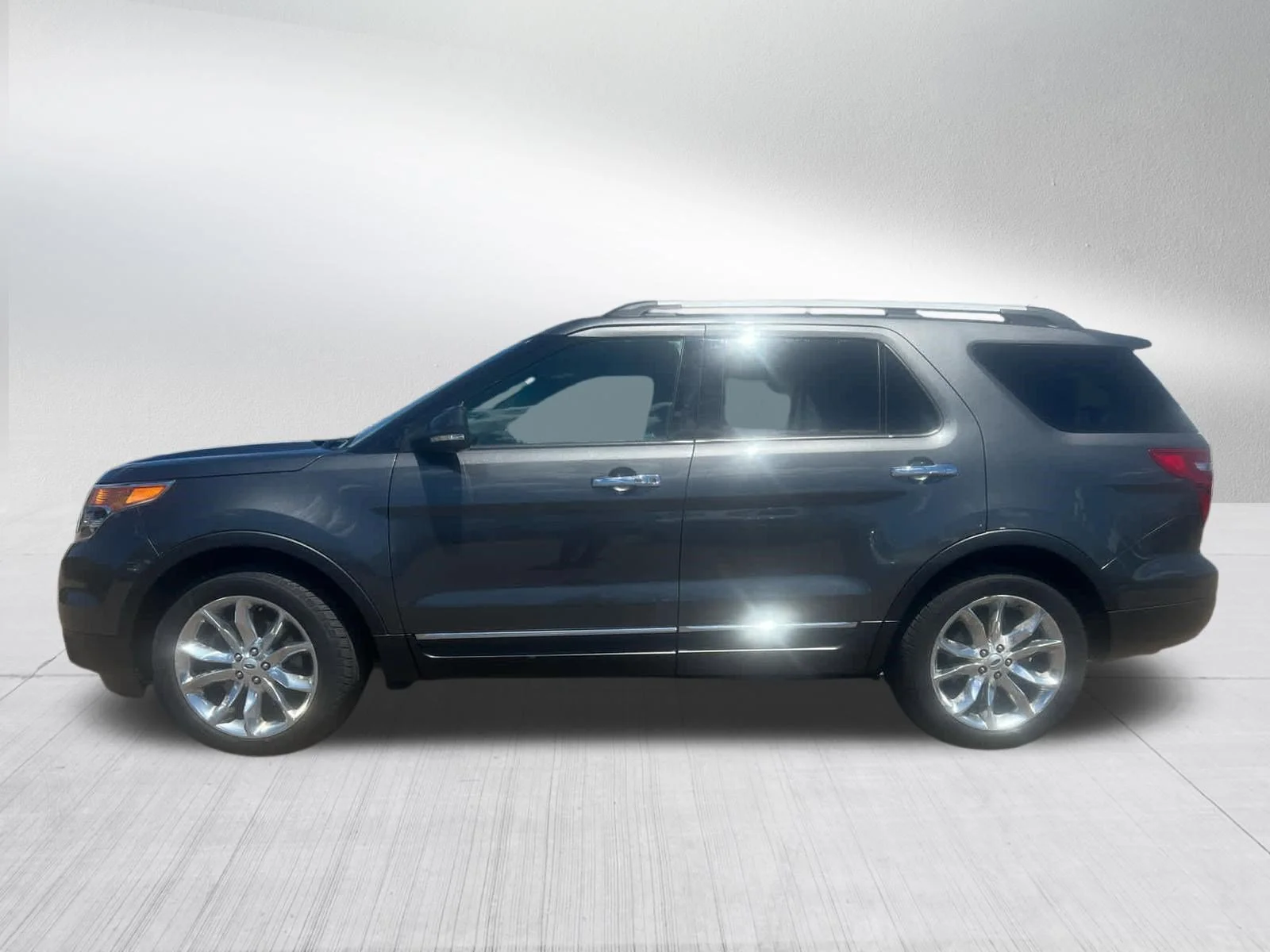 Used 2015 Magnetic Metallic Ford Limited image 4