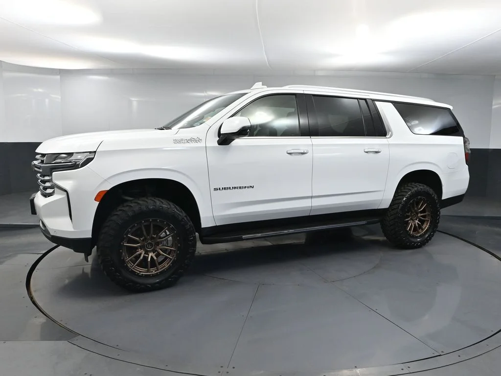 Used 2021 White Chevrolet High Country image 12