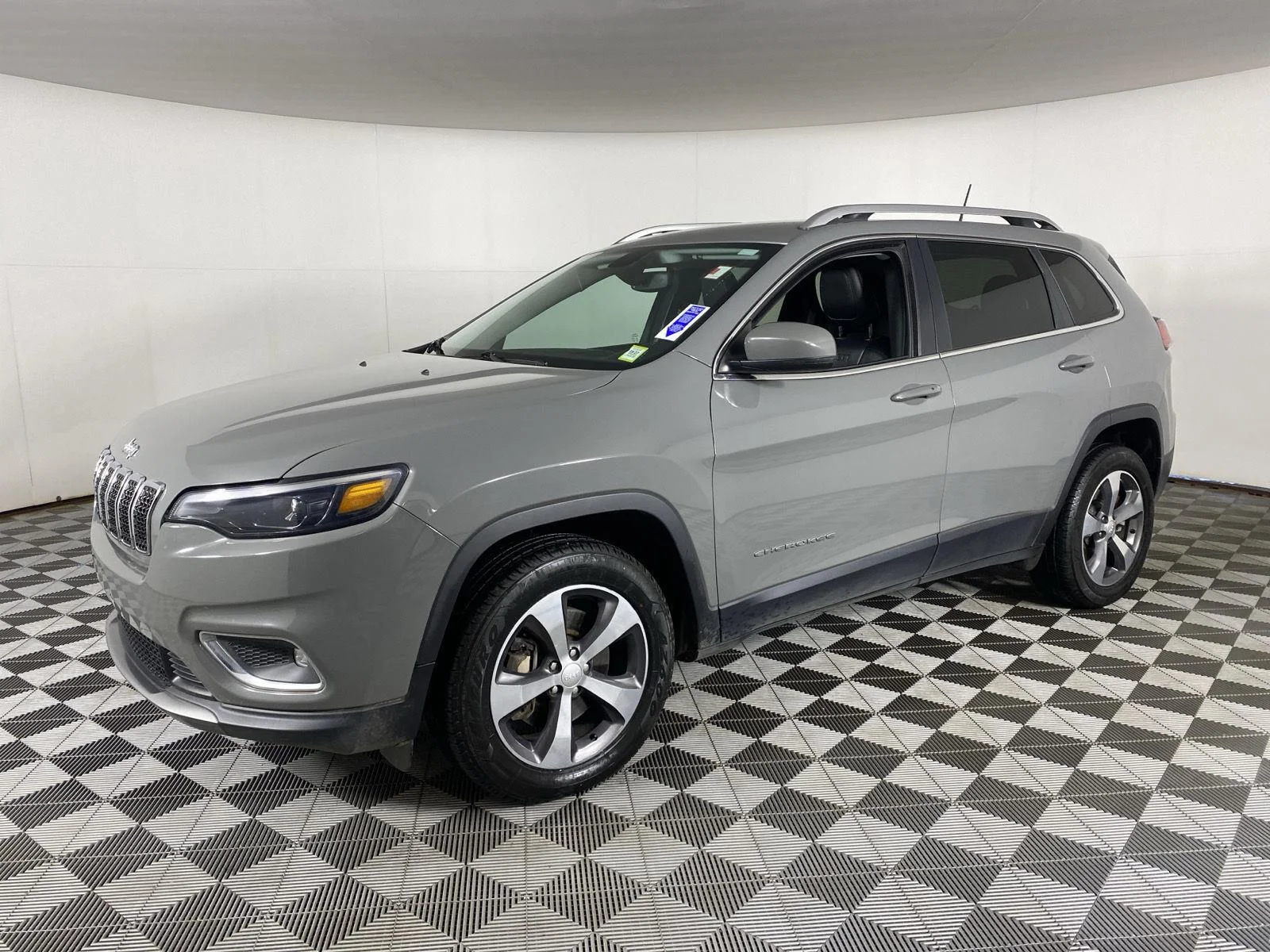 Used 2019 Sting-Gray Clearcoat Jeep Limited image 12