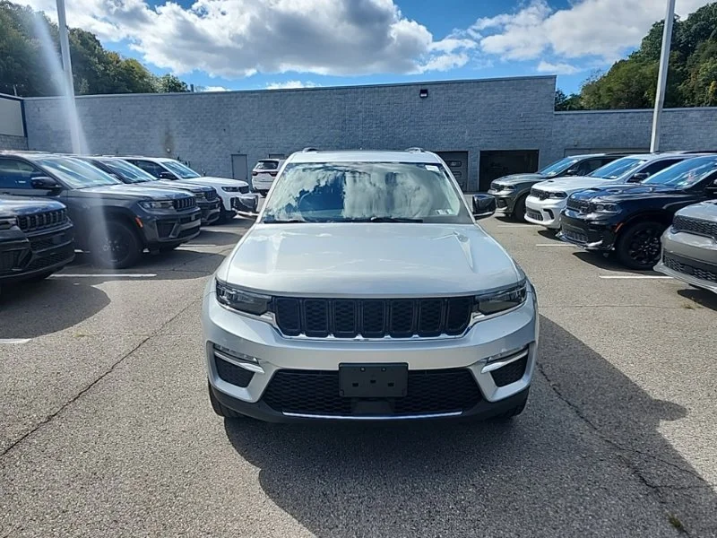 Used 2022 Silver Jeep Limited image 2