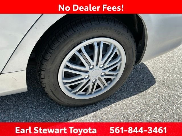 Used 2013 Silver Toyota LE image 32