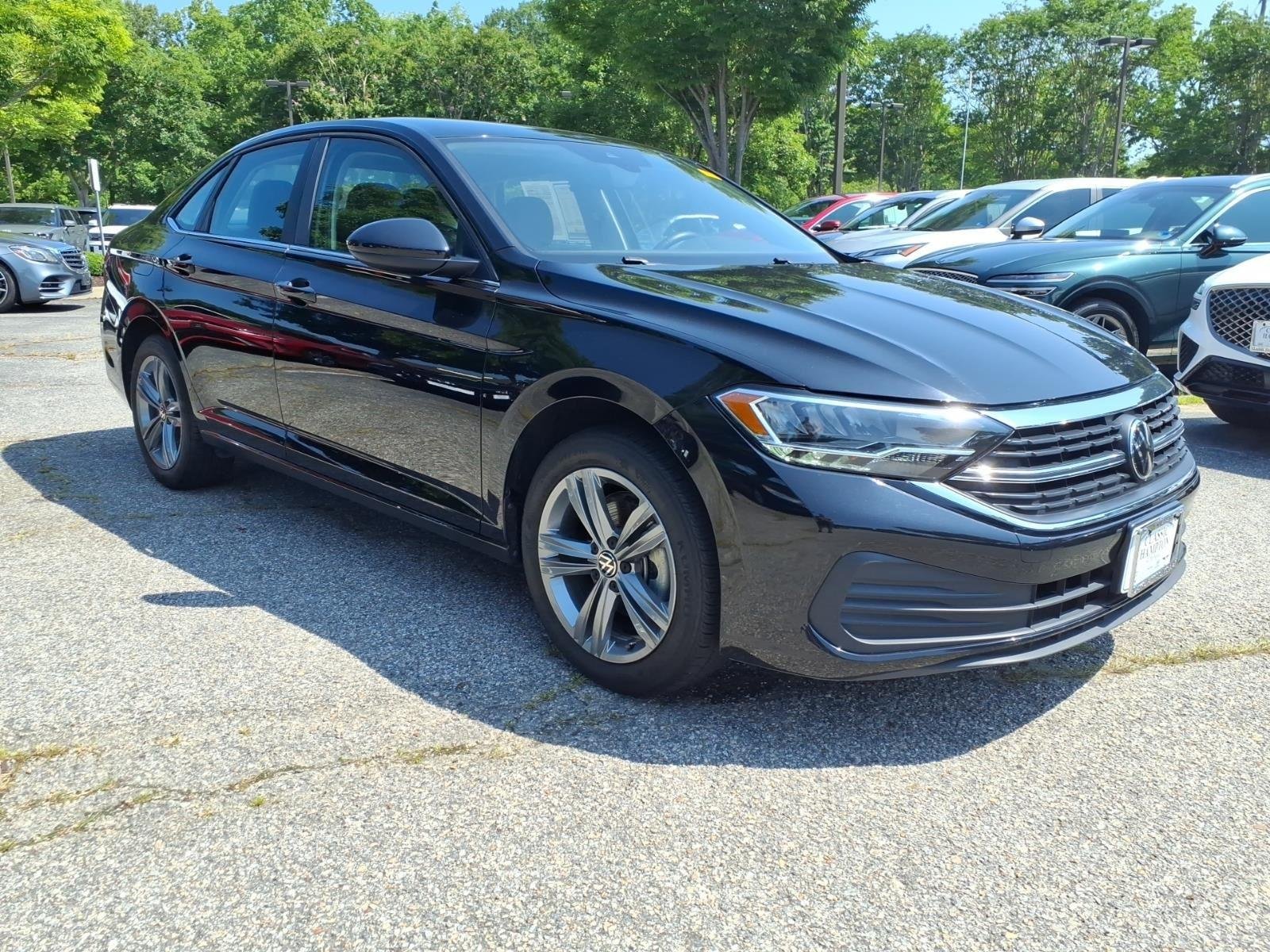 Used 2024  Volkswagen SE image 4