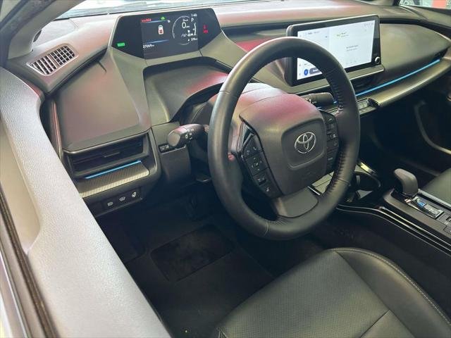 Certified Used 2023 PLATINUM WHITE PEARL MC. Toyota  image 12