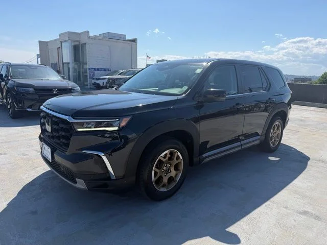 Used 2023 Black Honda EX-L image 3