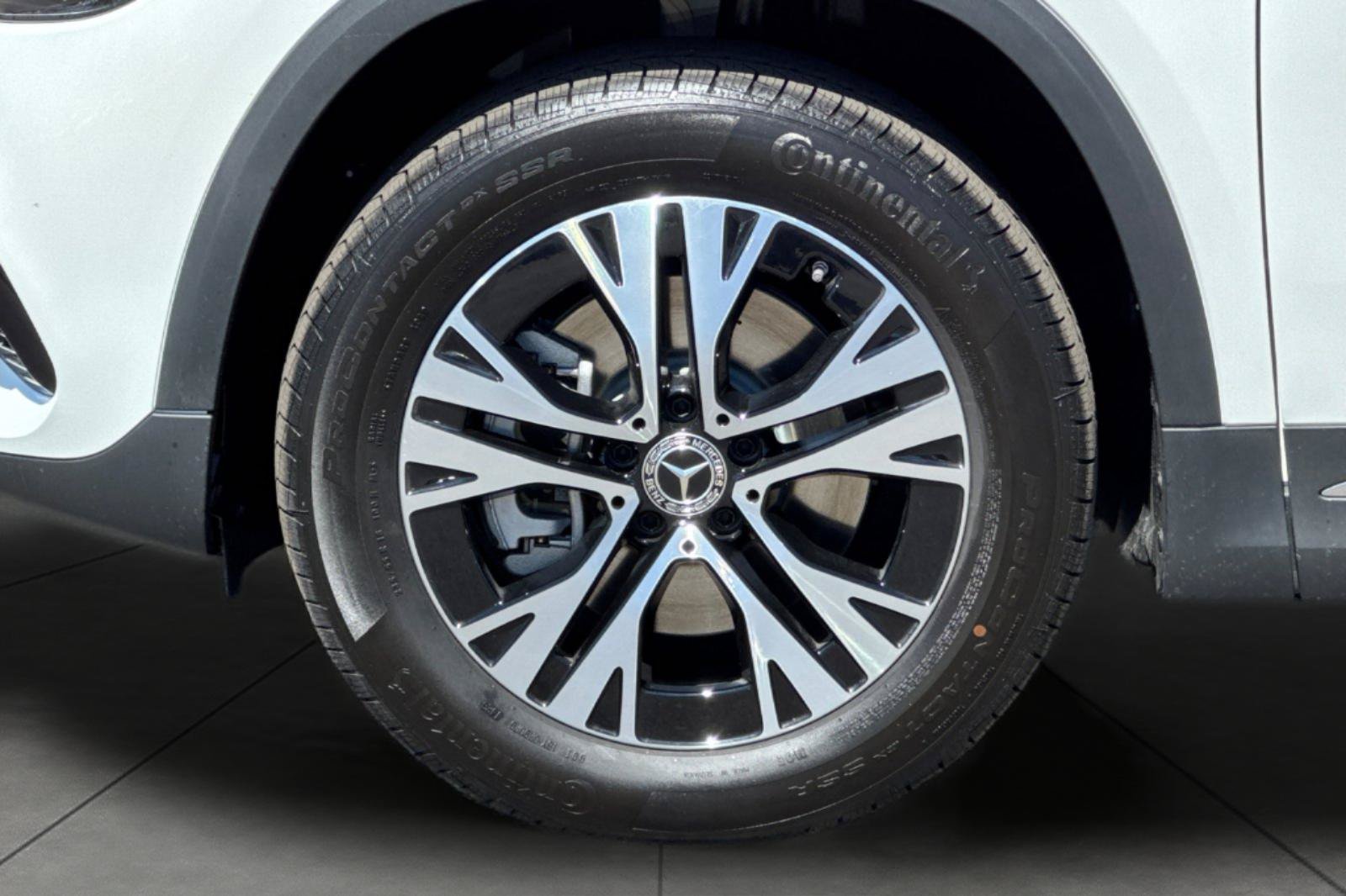 New 2026 Polar White Mercedes-Benz GLA 250 image 3