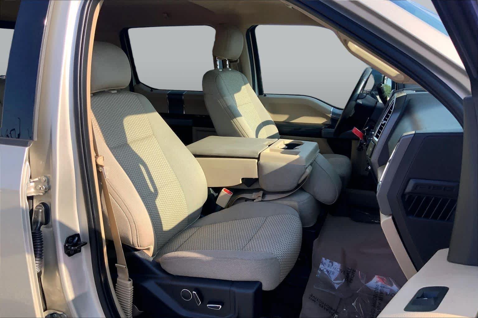 Used 2017 White Gold Ford XLT image 9